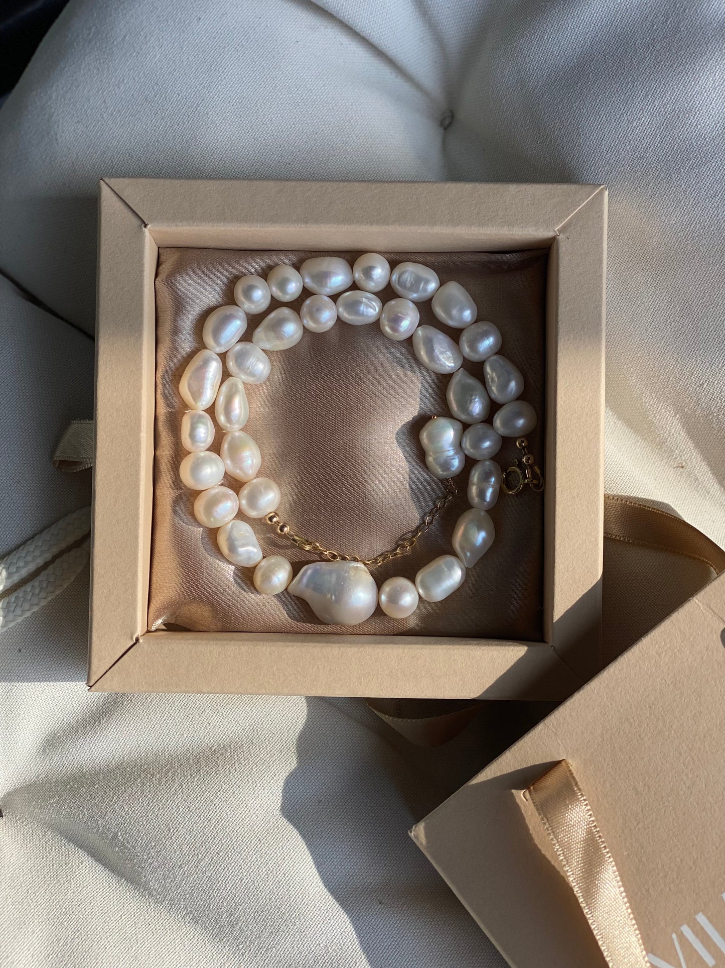 APHRODITE NECKLASE