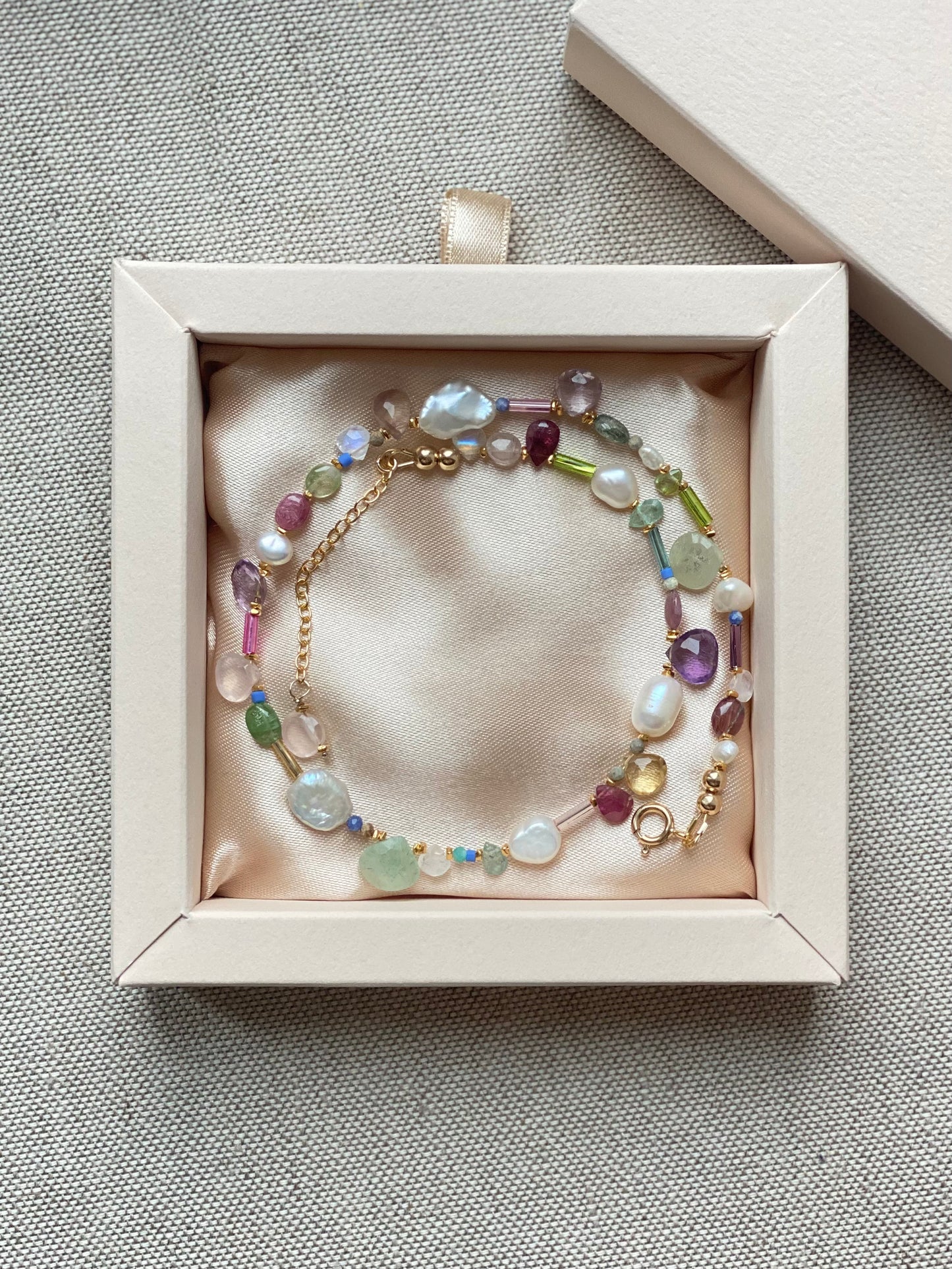 PINK MULTICOLOR CRYSTAL CHOKER
