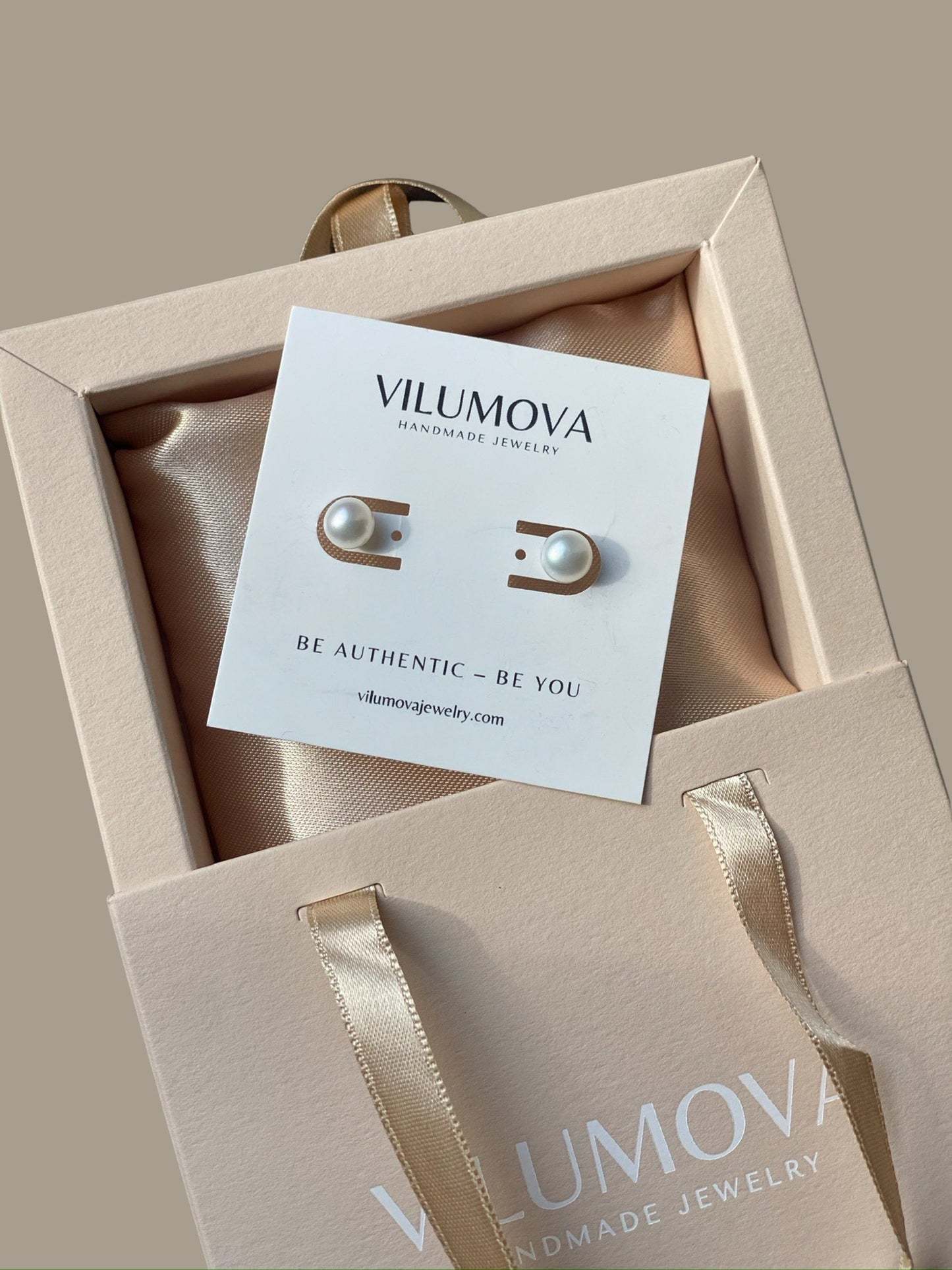 PEARL STUDS