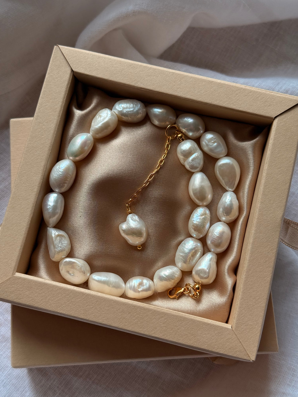 CHUNKY PEARL CHOKER