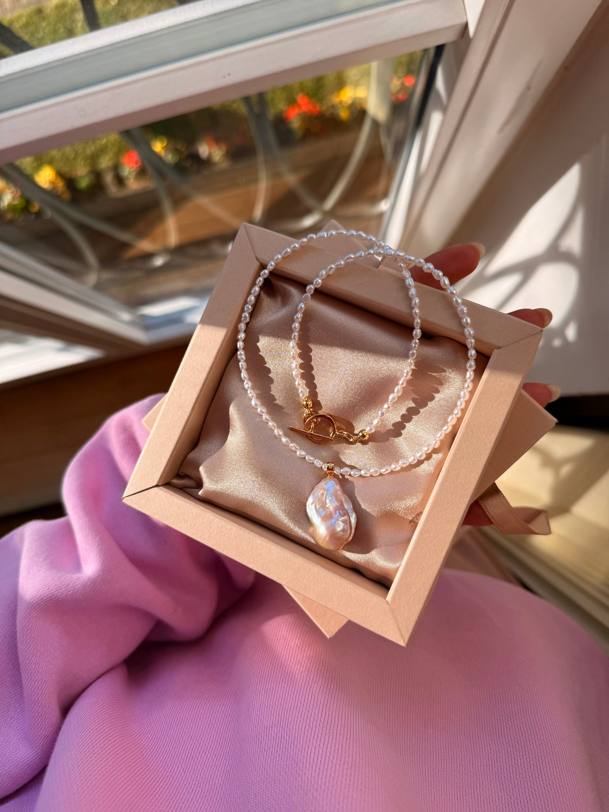 PEARL NECKLACE WITH PINK BAROQUE PENDANT