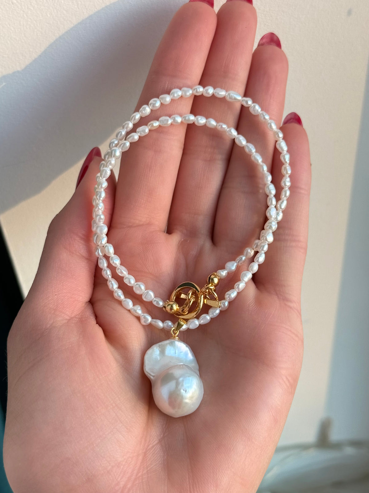 PEARL NECKLACE WITH BAROQUE PENDANT