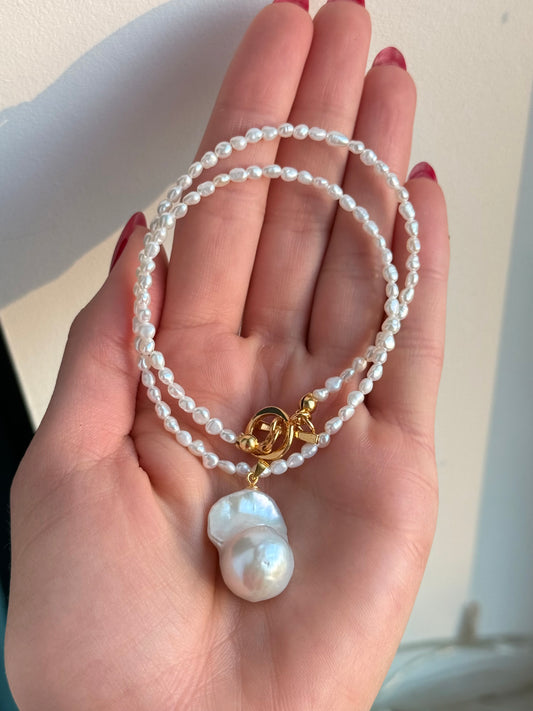 PEARL NECKLACE WITH BAROQUE PENDANT