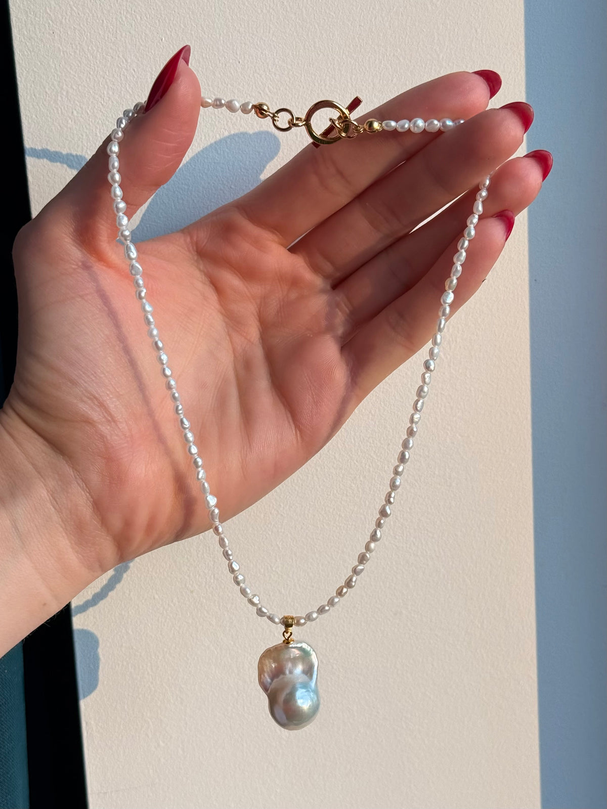 PEARL NECKLACE WITH BAROQUE PENDANT