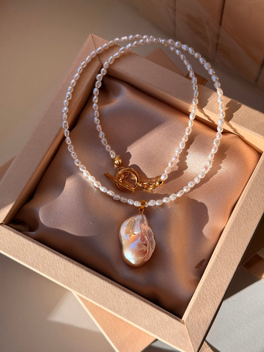 PEARL NECKLACE WITH PINK BAROQUE PENDANT